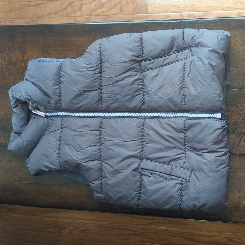Old Navy Dark Gray Puffer Vest, 5T